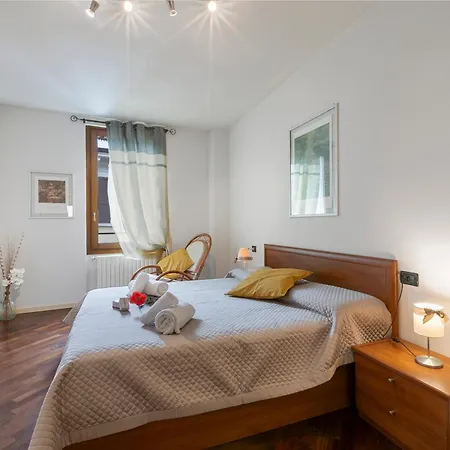 Sweet Dream Loft-100 Mt From - Happy *